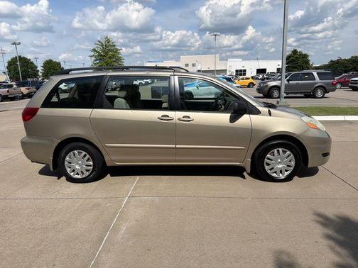 Beige 2006 Toyota Sienna LE