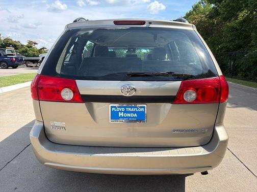 Beige 2006 Toyota Sienna LE