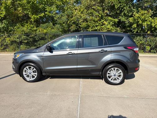 Magnetic 2017 Ford Escape SE