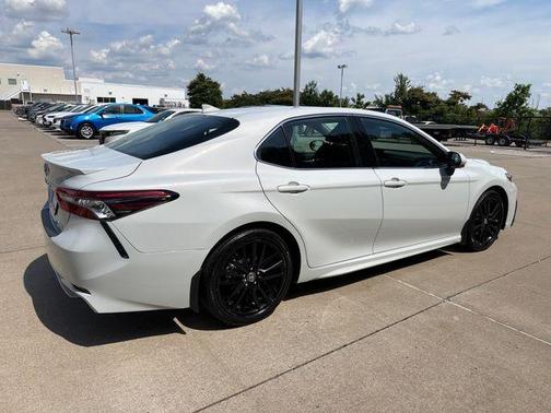 Ice 2023 Toyota Camry Hybrid XSE