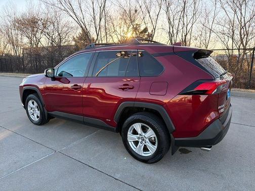 2020 Toyota RAV4 Hybrid XLE
