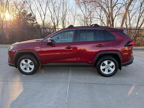 2020 Toyota RAV4 Hybrid XLE