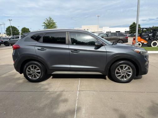 Coliseum Gray 2017 Hyundai TUCSON SE Plus