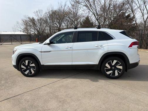 2024 Volkswagen Atlas Cross Sport 2.0T SEL
