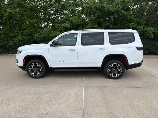 Bright White Clearcoat 2024 Jeep Wagoneer Series III
