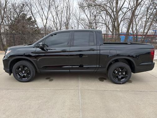 Crystal Black Pearl 2026 Honda Ridgeline Black Edition