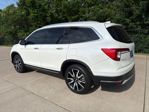 White 2019 Honda Pilot Elite