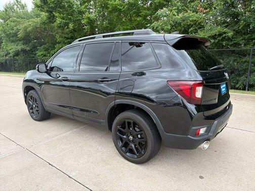 Crystal Black Pearl 2024 Honda Passport Black Edition