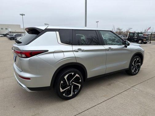 2024 Mitsubishi Outlander SE