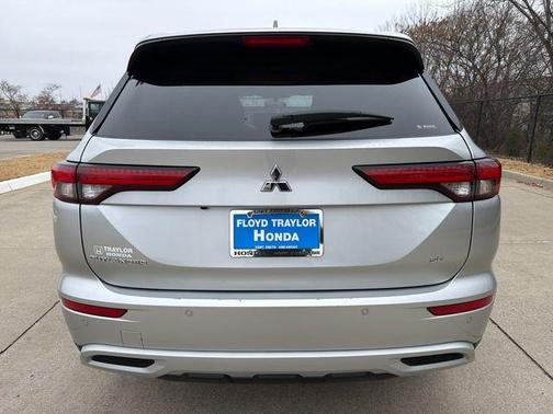 2024 Mitsubishi Outlander SE