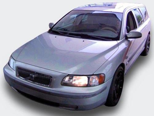 Champagne 2002 Volvo V70 2.4
