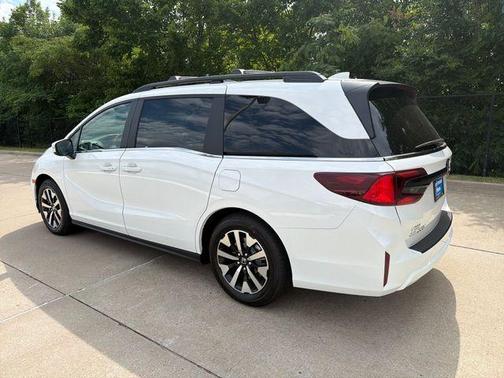 Platinum White Pearl 2026 Honda Odyssey EX-L