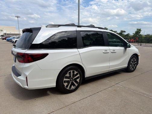 Platinum White Pearl 2026 Honda Odyssey EX-L