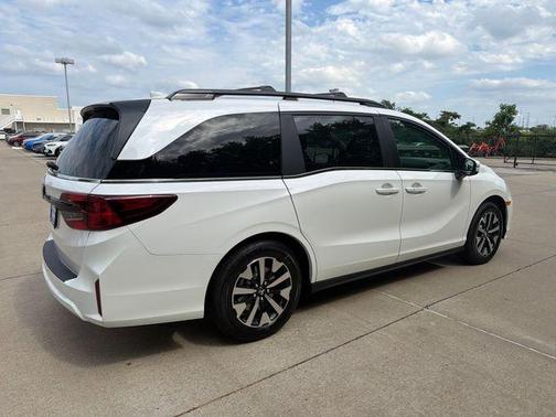 Platinum White Pearl 2026 Honda Odyssey EX-L