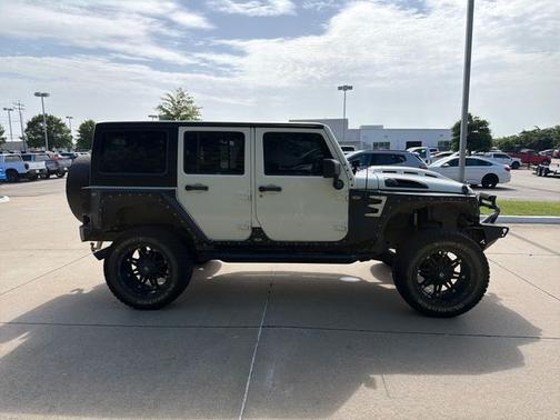Bright White Clearcoat 2014 Jeep Wrangler Unlimited Sport