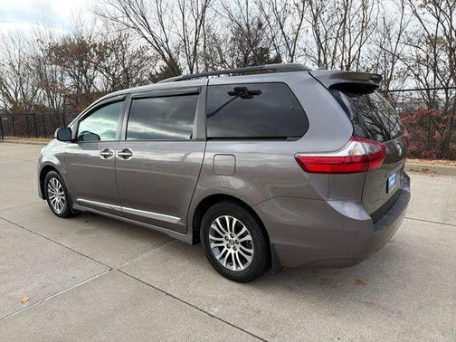 2020 Toyota Sienna XLE