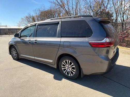 2020 Toyota Sienna XLE