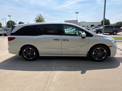 White 2024 Honda Odyssey Elite