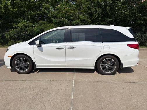 White 2024 Honda Odyssey Elite