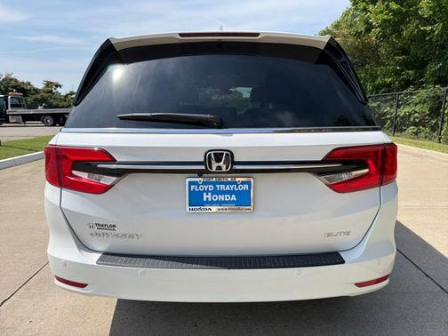 White 2024 Honda Odyssey Elite