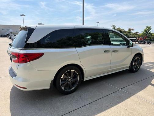 White 2024 Honda Odyssey Elite
