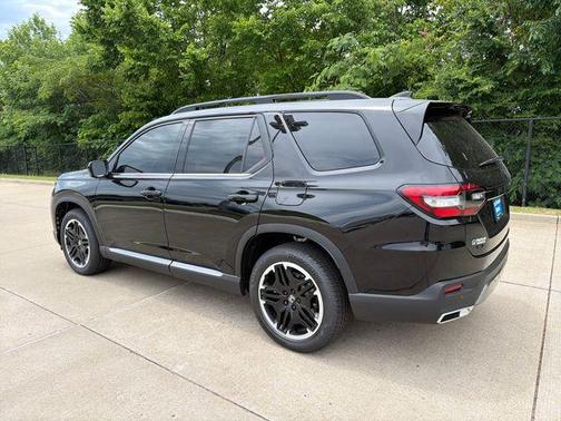 Crystal Black Pearl 2026 Honda Pilot Touring
