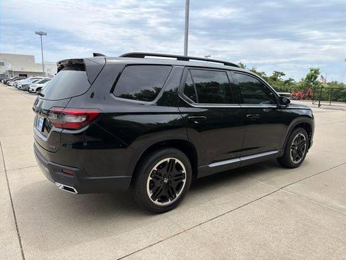 Crystal Black Pearl 2026 Honda Pilot Touring