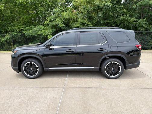 Crystal Black Pearl 2026 Honda Pilot Touring