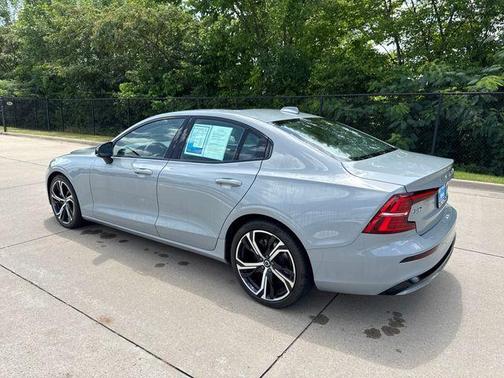 2024 Volvo S60 B5 Core Dark Theme