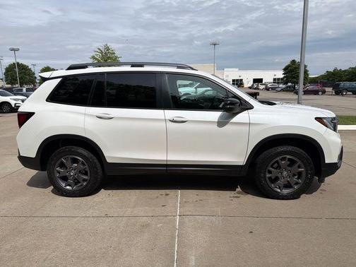 Platinum White Pearl 2024 Honda Passport TrailSport