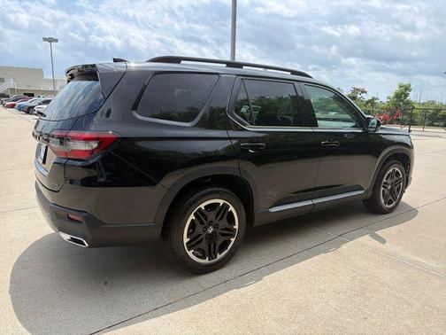 Crystal Black Pearl 2026 Honda Pilot Touring