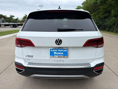 Pure White 2022 Volkswagen Taos 1.5T SE