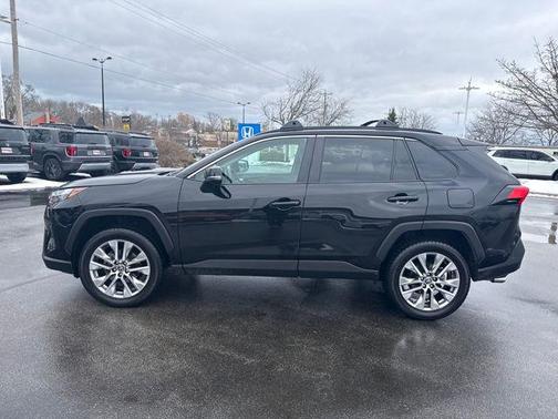 2022 Toyota RAV4 XLE Premium