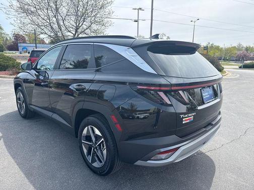 Phantom Black 2025 Hyundai TUCSON SEL Convenience