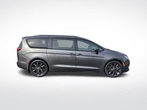 2018 Chrysler Pacifica Touring-L