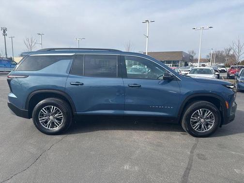 2024 Chevrolet Traverse LT