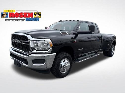 Diamond Black Crystal Pearlcoat 2022 RAM 3500 Tradesman Crew Cab 4x4 8' Box
