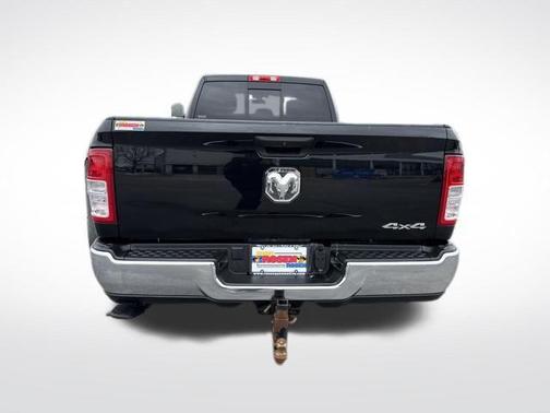 Diamond Black Crystal Pearlcoat 2022 RAM 3500 Tradesman Crew Cab 4x4 8' Box