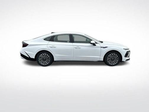 2025 Hyundai SONATA Hybrid SE