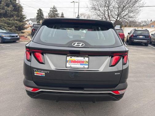 2023 Hyundai TUCSON SE
