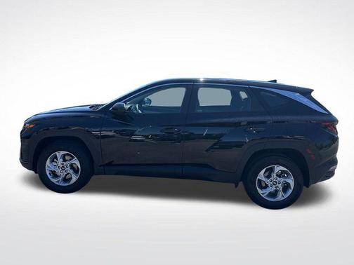 Black Pearl 2024 Hyundai TUCSON SE