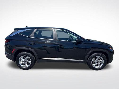 Black Pearl 2024 Hyundai TUCSON SE