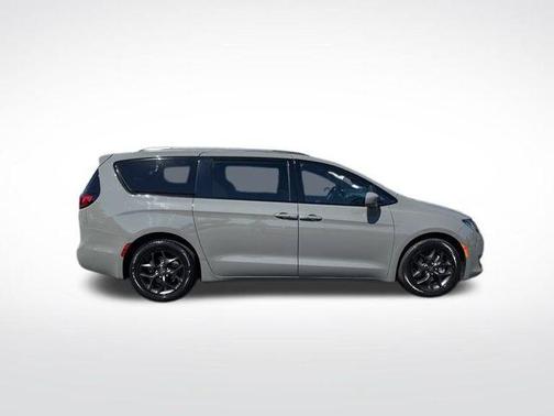 2020 Chrysler Pacifica Touring-L Plus