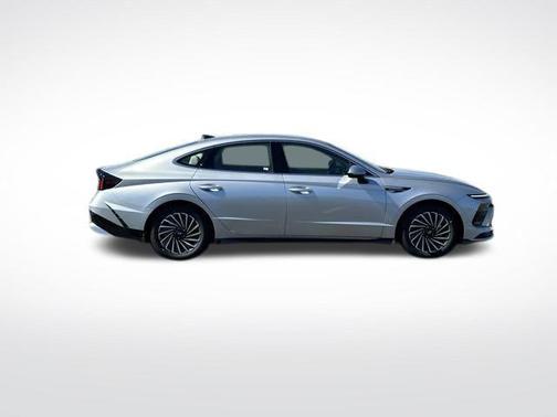 2025 Hyundai SONATA Hybrid SE