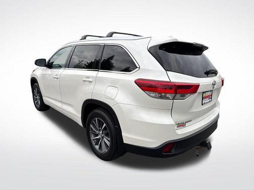 Celestial Silver Metallic 2017 Toyota Highlander XLE