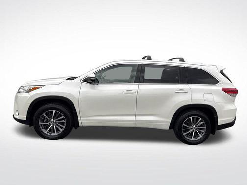 Celestial Silver Metallic 2017 Toyota Highlander XLE