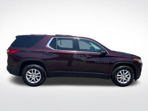 Black Currant Metallic 2018 Chevrolet Traverse LT Cloth