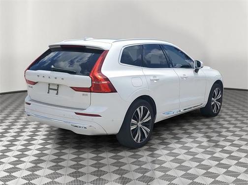 2023 Volvo XC60 B5 Plus Bright Theme