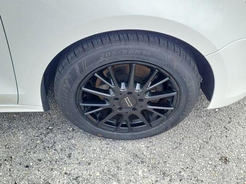 Candy White 2011 Volkswagen Jetta SE