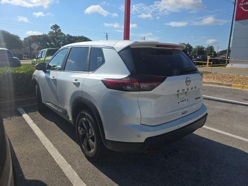 Pearl 2024 Nissan Rogue SV